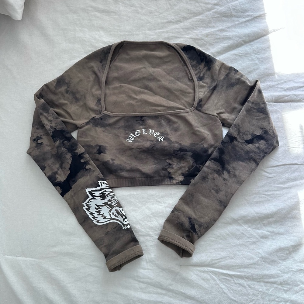 Darc Sport Long Sleeve Crop Top in Taupe Ghost Cloud